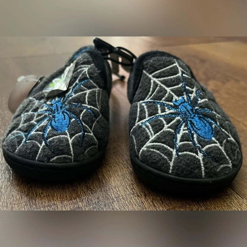 NWT baby toddler boy glow in the dark spider slippers Sz 5/6